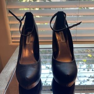 Steve Madden Black Pumps